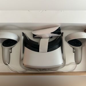 Oculus Quest 2 VR Headset and Controllers